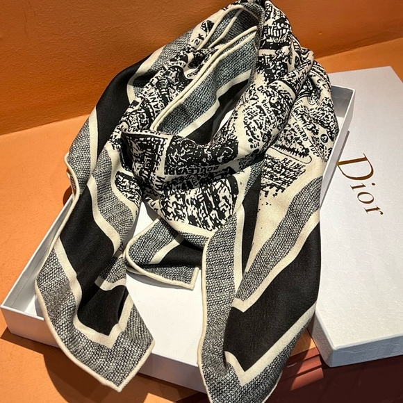 Dior double-sided same color velvet square scarf - Picture 7 of 8